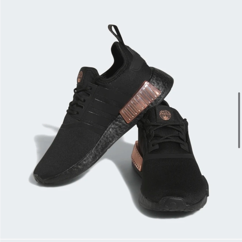Adidas Women’s NMD R1 sneakers rose gold and black size 7.5